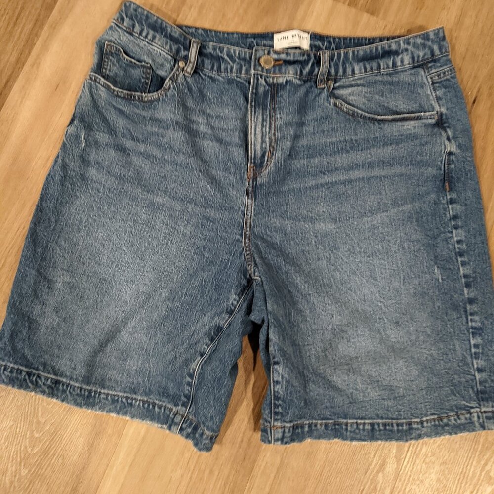 Lane Bryant Women's 9"  Denim Shorts Sz 18